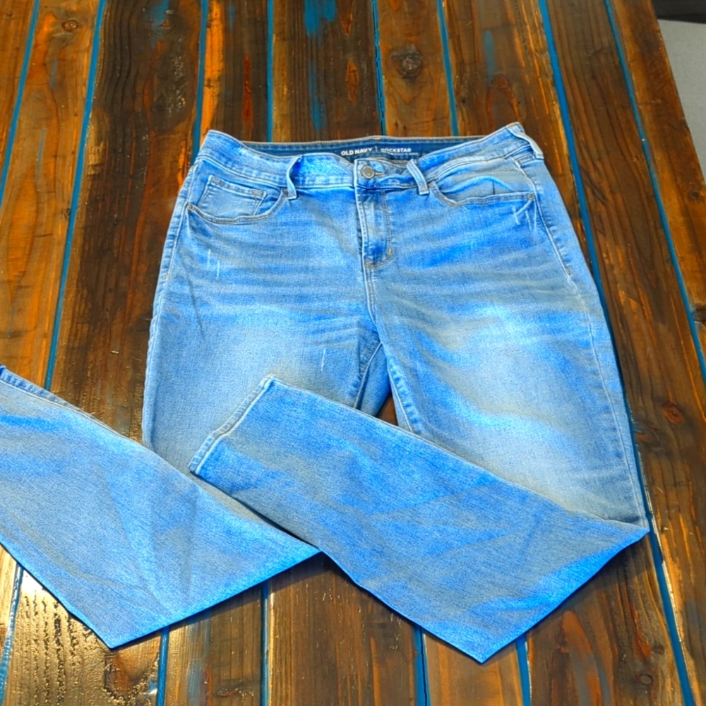 Skinny ankle length jeans.